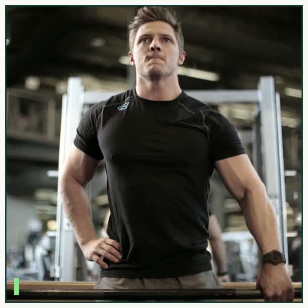 Smith Machine One-Arm Upright Row demonstration