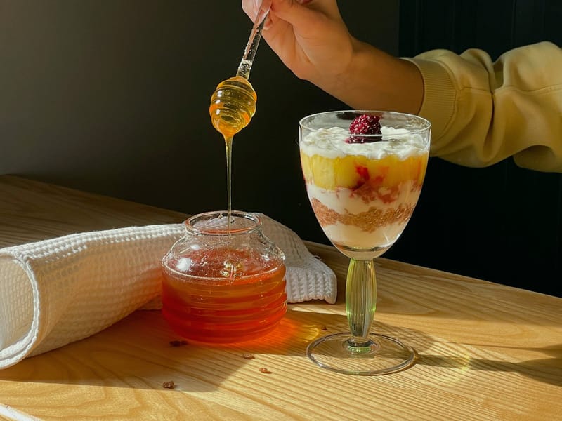 5-Minute Honey Yogurt Quinoa Parfait recipes — Breakfast, 347 kcal, 17g protein
