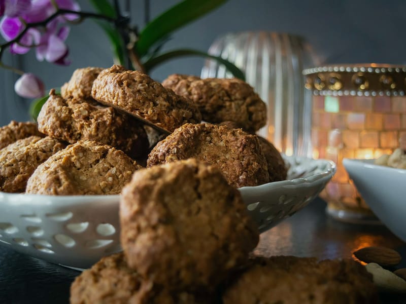 Chewy Oatmeal-Almond Butter Cookies — Snack, 152 kcal, 3g protein