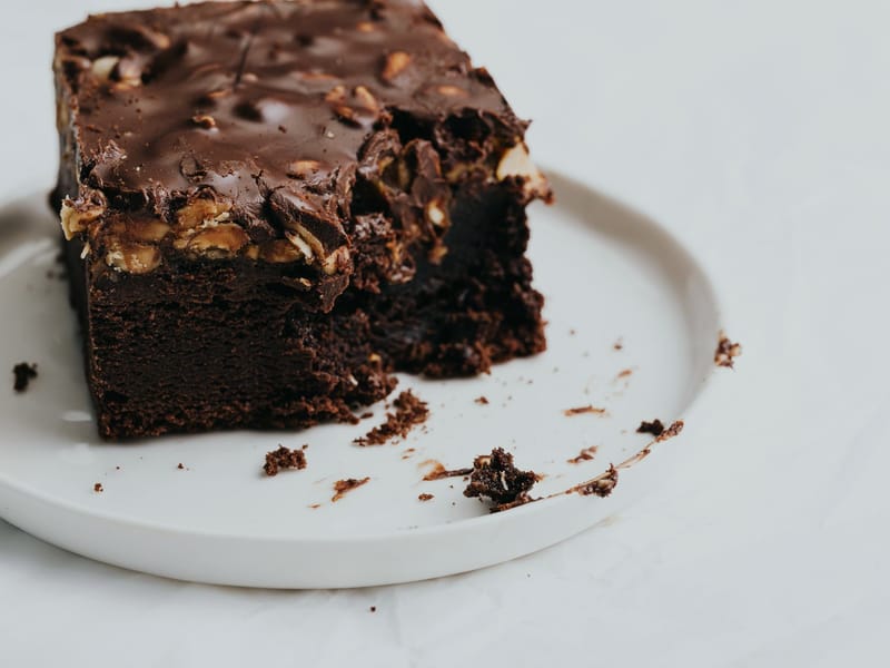 GOOEY BROWNIES with ALMOND BUTTER FROSTING recipes — Snack, 143 kcal, 4g protein