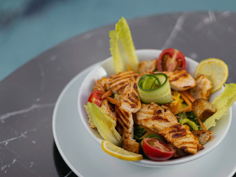 Grilled Chicken Salad — Lunch, 275 kcal, 14g protein
