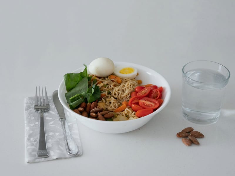 Hard-Boiled Egg & Almonds — Snack, 166 kcal, 9g protein