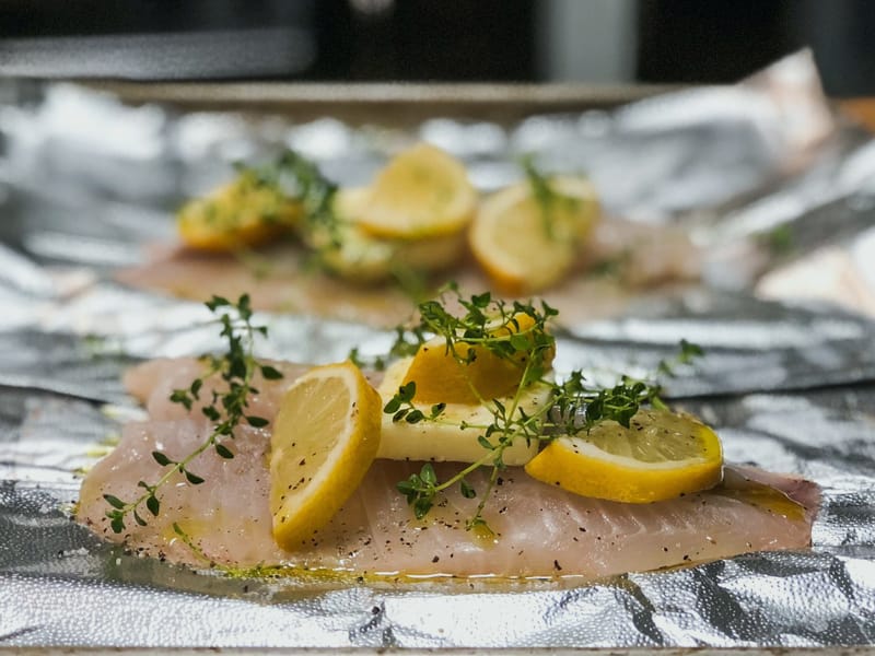 Lemon-and-Thyme Baked Chicken Thighs — Dinner, 599 kcal, 38g protein